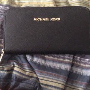 Michael kors wallet